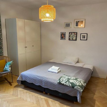 Slow Life Apartment Next To Metro Station وارسو المظهر الخارجي الصورة