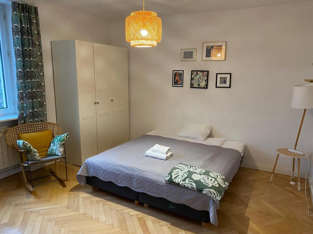 Slow Life Apartment Next To Metro Station وارسو المظهر الخارجي الصورة