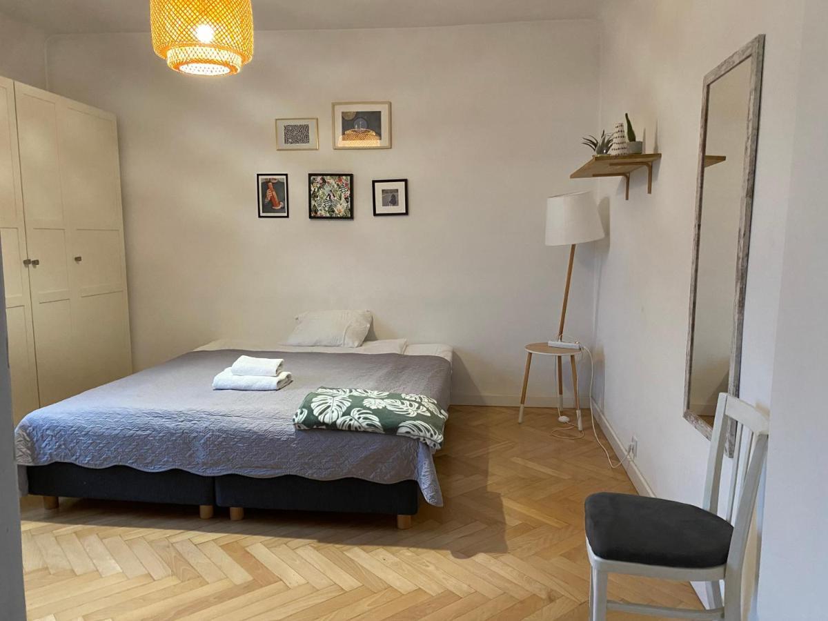 Slow Life Apartment Next To Metro Station وارسو المظهر الخارجي الصورة
