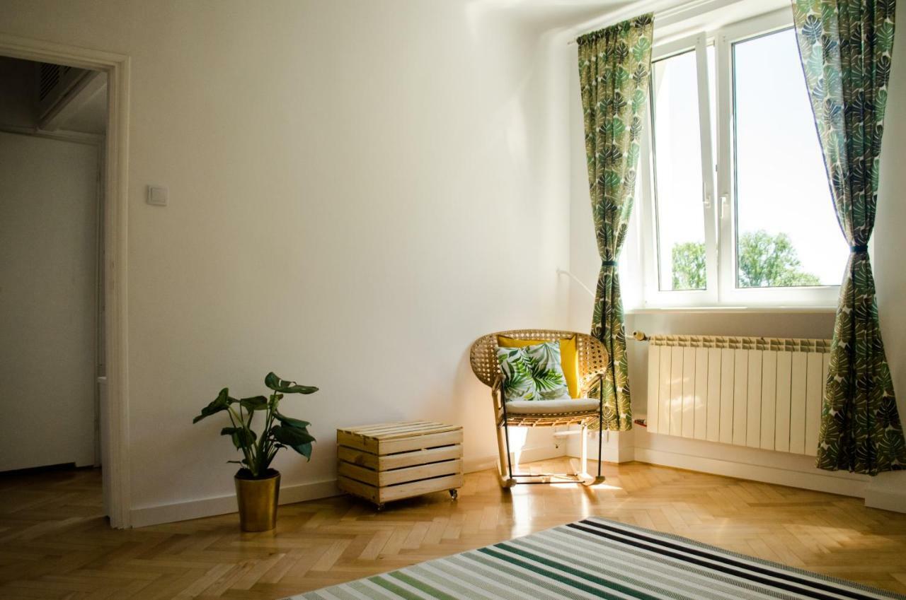 Slow Life Apartment Next To Metro Station وارسو المظهر الخارجي الصورة