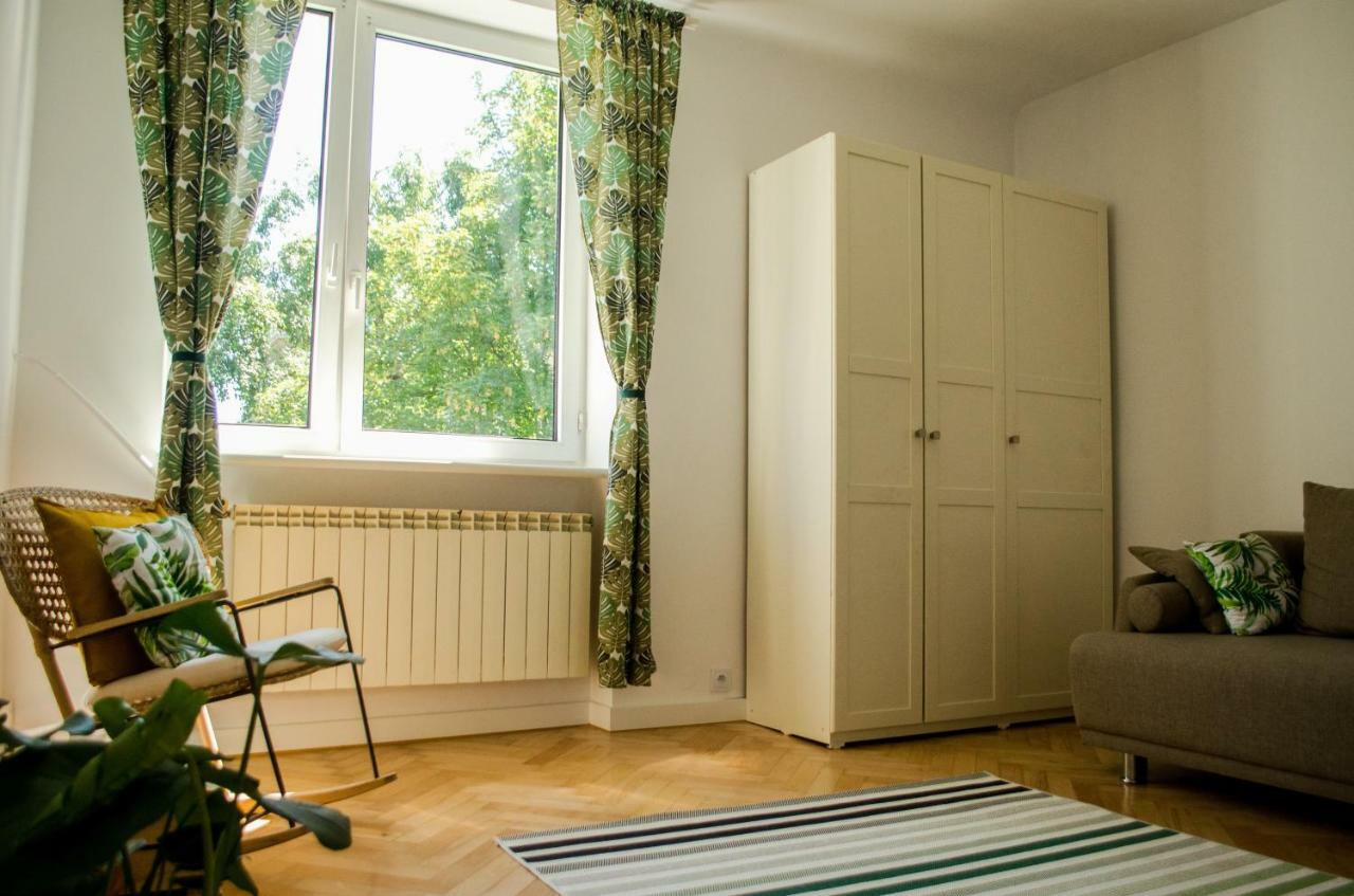 Slow Life Apartment Next To Metro Station وارسو المظهر الخارجي الصورة